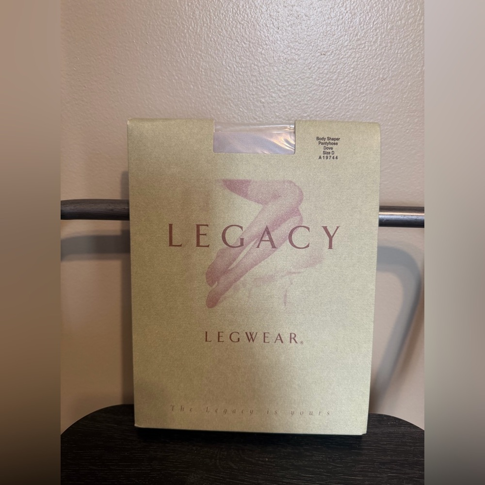 Legacy Legwear Body Shaper Pantyhose Dove Size D Control Top NIP